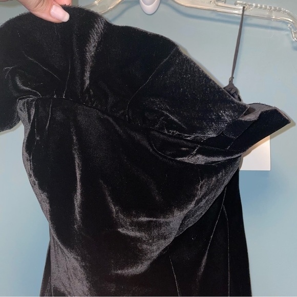 Cinq a Sept Marceau Velvet Cocktail Dress
Strapless Midi Dress Size 2 - Picture 5 of 10
